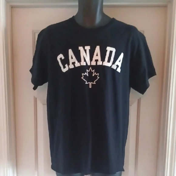 Gildan Black Short Sleeve Tee Canada Maple Leaf - Picture 1 of 3